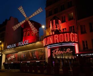 VIDEO: Hélices del Moulin Rouge vuelven a girar después de un año; las aspas se cayeron por fuertes vientos