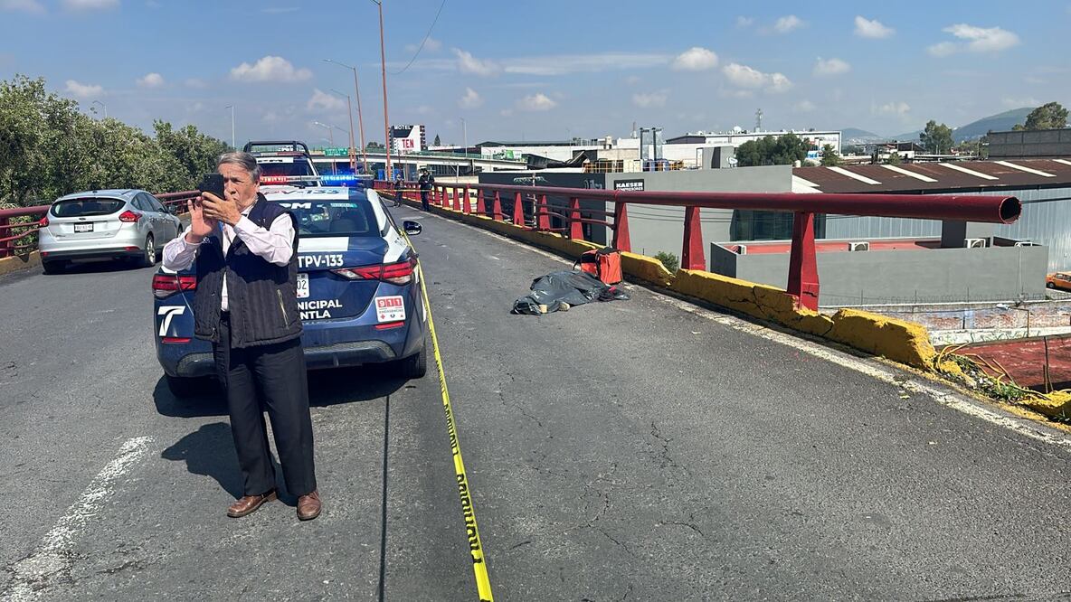 Un repartidor de comida de la aplicación DiDi perdió la vida en el puente vehicular de Tenayuca. (Foto: especial)