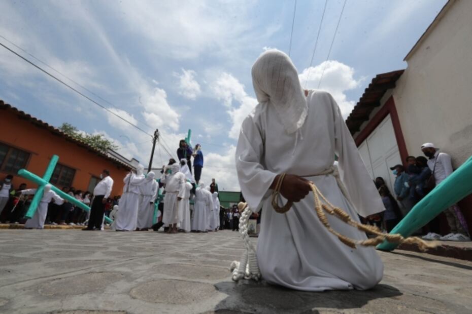 Tras pandemia, vuelven los crucíferos a viacrucis en Temascalcingo 
