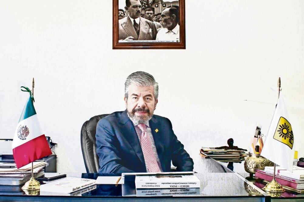 El líder del PRD local, Raúl Flores, señaló que el sol azteca tiene mucho que hacer antes de pensar en alianzas para 2018 (ARCHIVO EL UNIVERSAL)