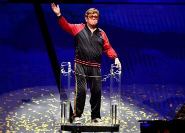 Elton John revela que perdió la vista y le cuesta ver su nuevo musical