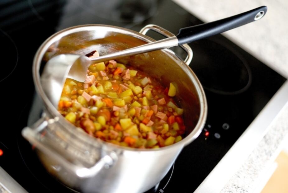 Prepara una rica sopa de lentejas con curry y calabaza