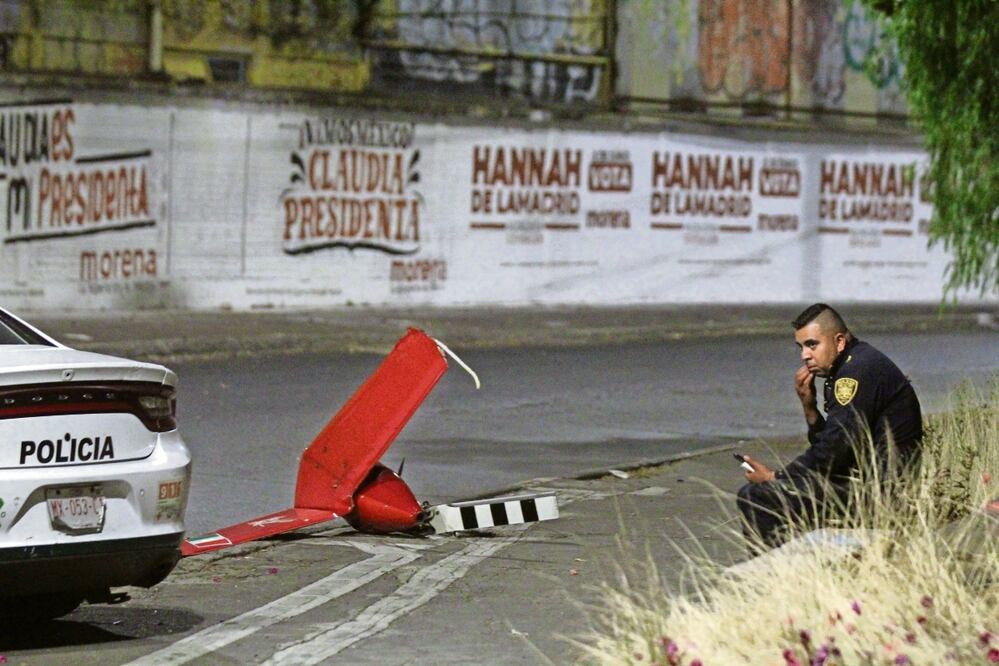 Mueren 3 tripulantes al caer helicóptero privado en Coyoacán