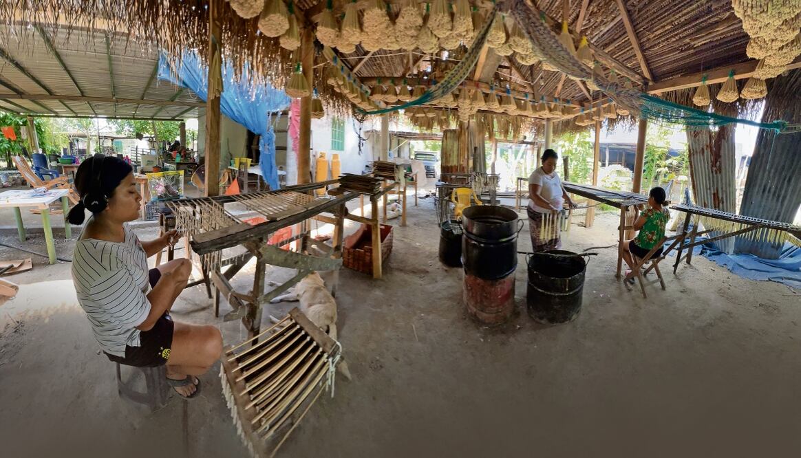 El taller familiar es legado del patriarca Raymundo de la O, quien falleció hace cinco años, pero les inculcó el oficio como una forma de vida y para preservar las tradiciones. Foto: Luma López