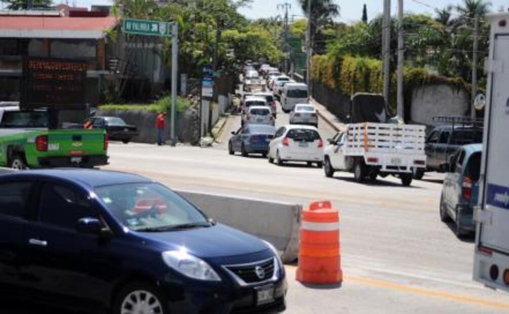 ​Continúa tráfico en Paso Exprés Tlahuica