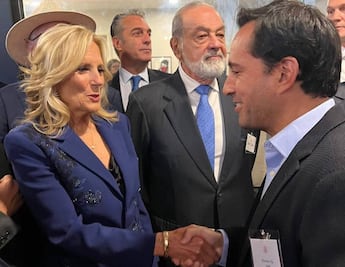 El senador Mauricio Vila dialoga con Jill Biden sobre la relación México-EU