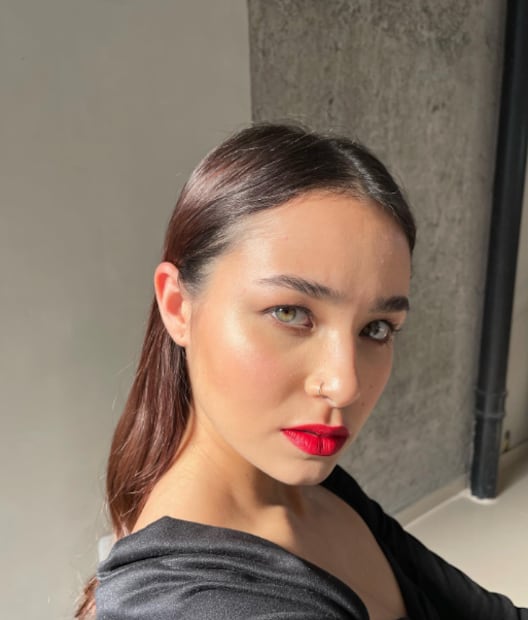 Los labios rojos protagonistas son la mejor opción. Foto: Instagram @khelan.mh