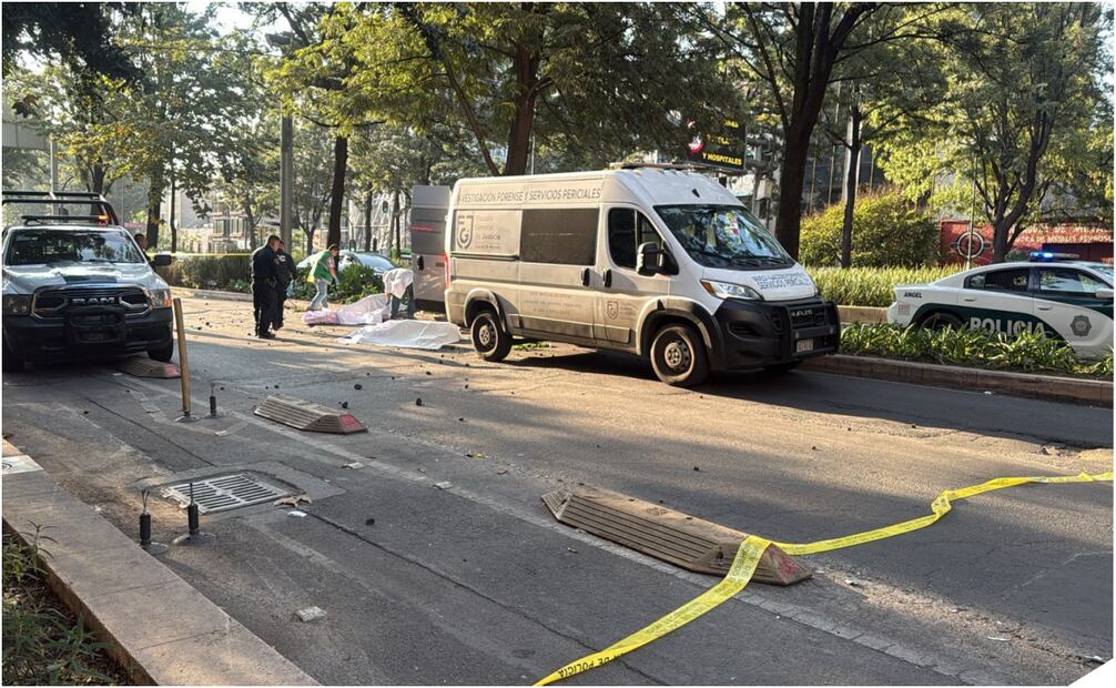 Pareja de motociclistas pierden la vida tras derrapar en avenida Chapultepec. Foto: Especial