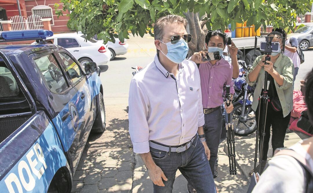 El representante legal del diario La Prensa, Juan Lorenzo Holmann Chamorro, durante una citación por el Ministerio Público en Managua, en 2021. Foto: EFE.