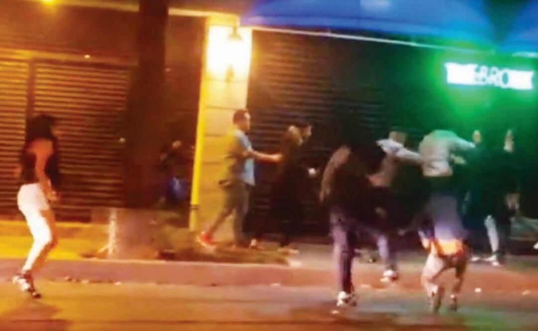 Padre de golpeador en la Roma pide a su hijo entregarse