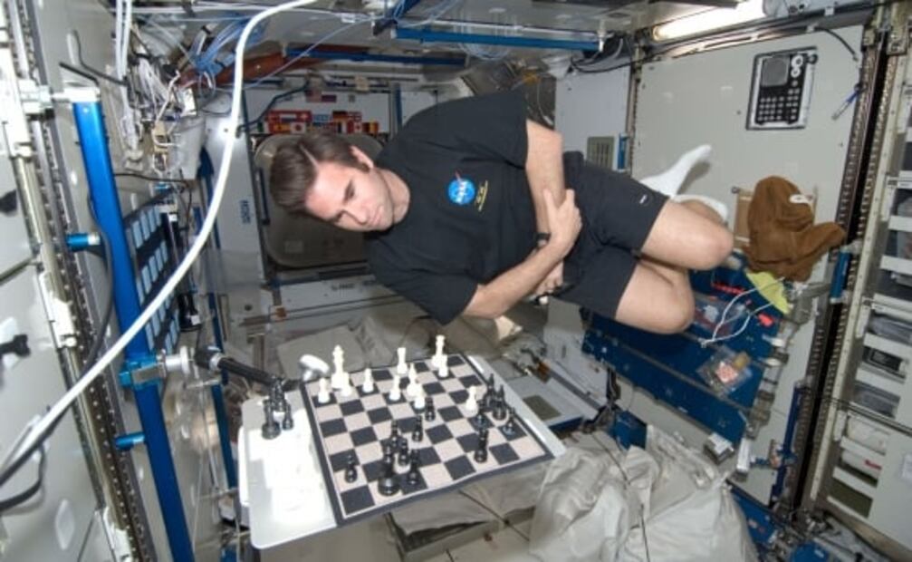 Cómo duermen, comen y viven los astronautas en el espacio