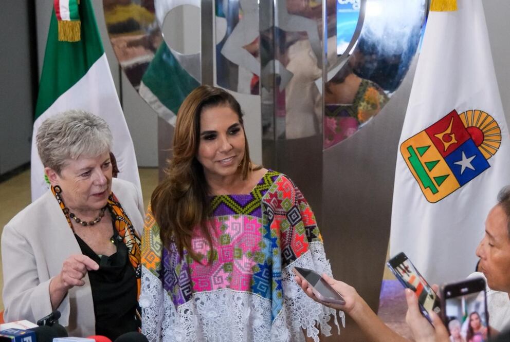 La gobernadora Mara Lezama y la secretaria de Medio Ambiente, Alicia Bárcena encabezaron una reunión de trabajo con funcionarios del gobierno estatal. Foto: Especial