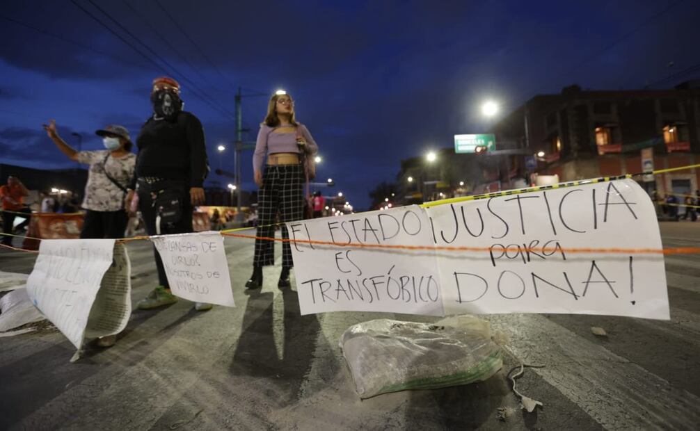 Colectivos trans cierran Eje Central y Avenida Hidalgo en protesta por el ataque a golpes a una de sus integrantes. Foto: Francisco Rodríguez/ EL UNIVERSAL