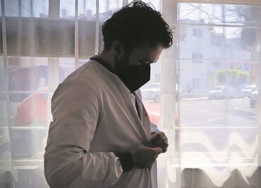 Médicos pasantes, acosados: “Mi maestra me pedía favores sexuales”
