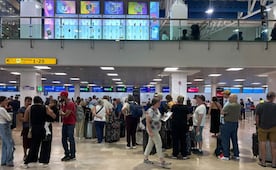 Éxodo de turistas extranjeros tras abatimiento de "El Mencho"; abandonan Puerto Vallarta preocupados por la seguridad