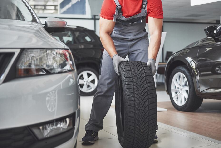 El calor puede reducir la vida útil de las llantas del auto. Foto: Freepik