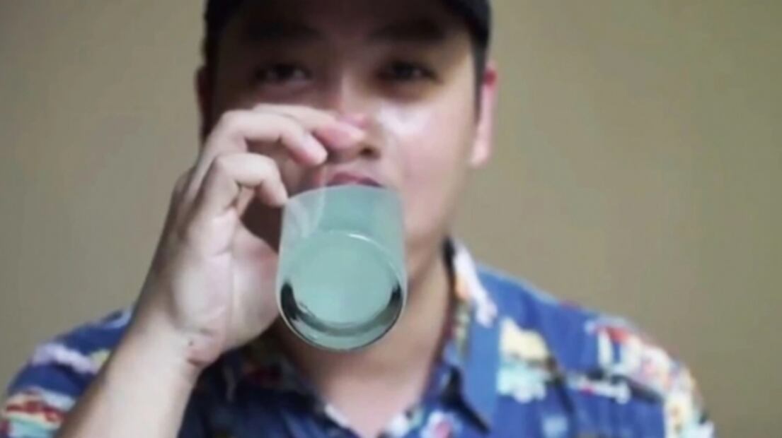 Desarrollan bolsa que en el agua se convierte en comida para peces 