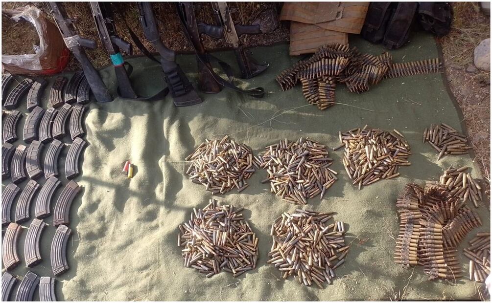 Elementos del Ejército y Guardia Nacional aseguran artefactos explosivos, armas y cartuchos útiles en Sinaloa (04/10/2024). Foto: Guardia Nacional