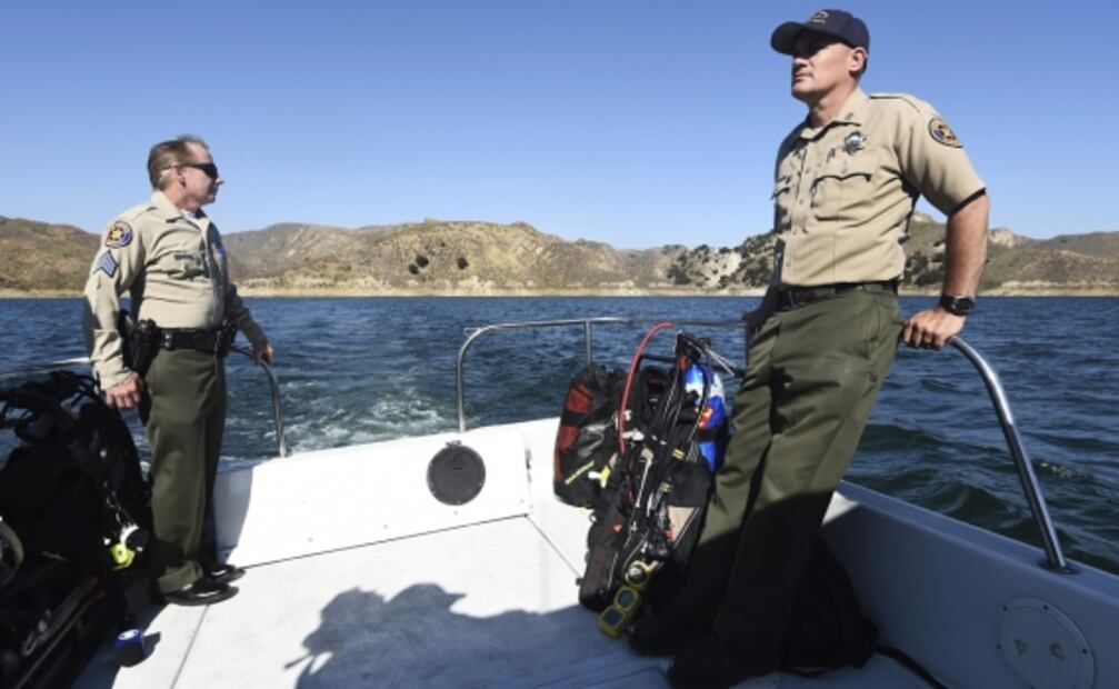 Buzos y perros entrenados buscan cadáver de Naya Rivera