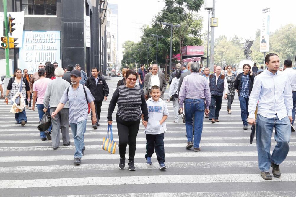 Seis días después del terremoto magnitud 7.1, miles de personas intentaron retomar sus actividades cotidianas (AGUSTIN SALINAS. EL UNIVERSAL)