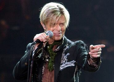 Celebran a David Bowie con versión inédita de "Let's dance"