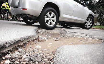 ¿Es bueno acelerar cuando pasas un bache?