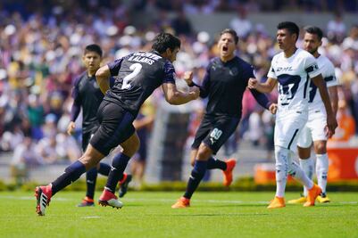 Chivas deja ir el triunfo ante Pumas en el Olímpico Universitario