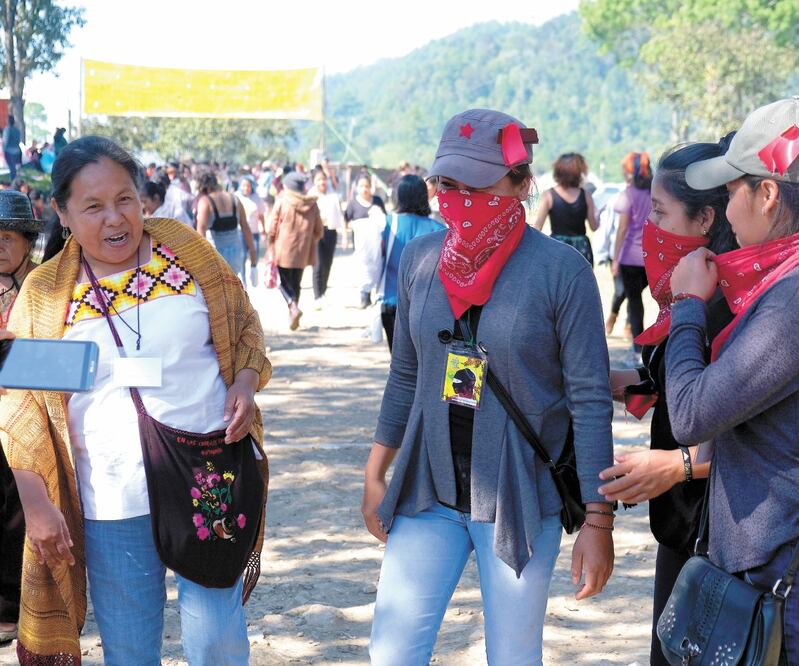 Durante la reunión de más de 3 mil mujeres en el Caracol de Morelia se han compartido historias de violencia; el objetivo es hacerse escuchar y organizar mesas de trabajo para llegar acuerdos. Foto/ISABEL MATEOS. CUARTOSCURO