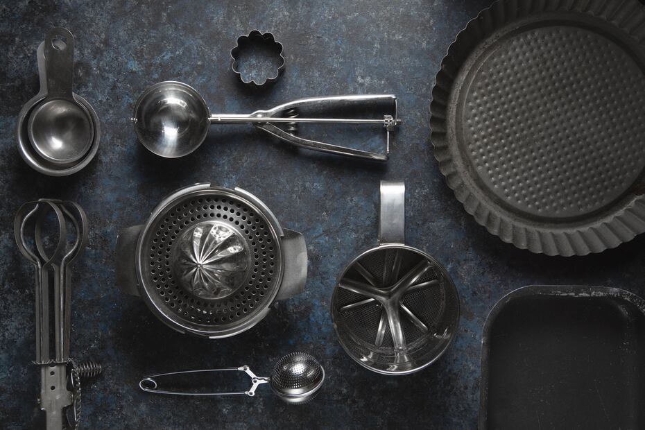 Los utensilios negros podrían contener partículas de microplásticos. Foto: Freepik