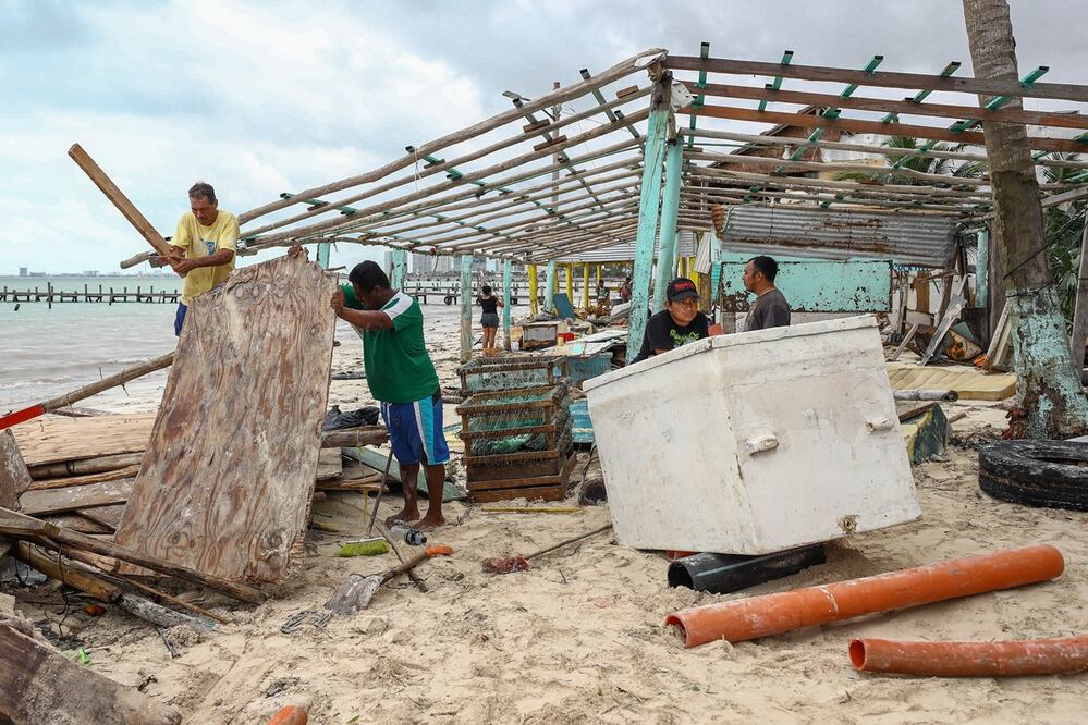 En Puerto Juárez había entre 15 y 17 bodegas de pescadores. Todas fueron derribadas. Foto: DIEGO SIMÓN. EL UNIVERSAL