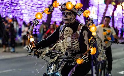 Paseo Nocturno por el Día de Muertos bate récord de asistencia; más de 190 mil participantes ciclistas, patinadores y personas a pie