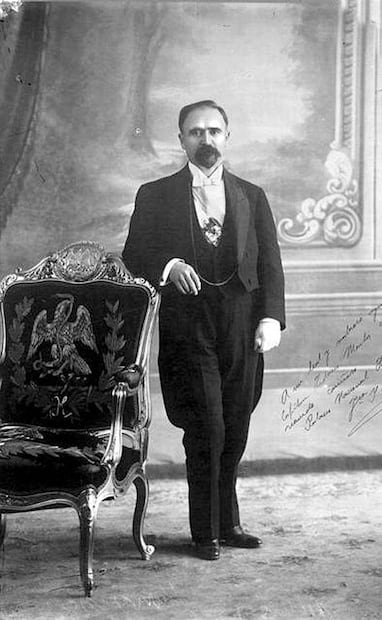 Fotografía del presidente Francisco I. Madero. Surgió su interés por el espiritismo estando en Francia, donde vivió seis años y se sintió atraído por la Revista Spirite, fundada por el pedagogo Hypolite Denizard Rivail, conocido como Allan Kardec, sistematizador del espiritismo moderno. Años más tarde esta corriente lo influyó para protagonizar un cambio importante en la historia de México. Foto: INAH.
