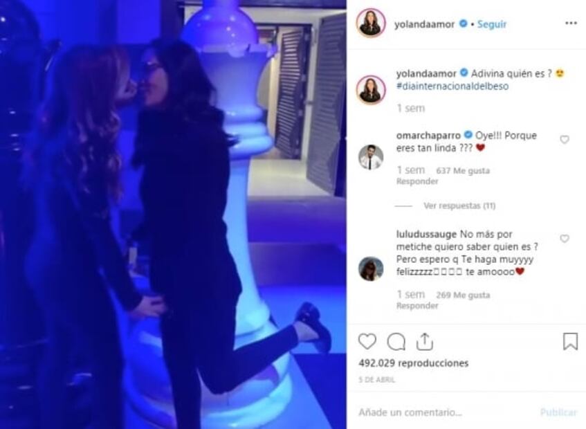 Yolanda Andrade se besa en la boca con Sherlyn