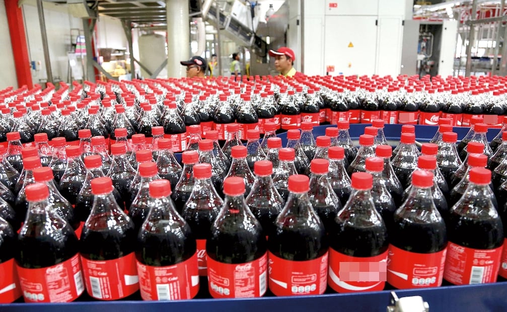 Coca cola en mayo batió el récord histórico de producción mensual establecido anteriormente en marzo al alcanzar 198 millones de cajas. Foto: AP