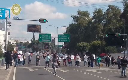 Comerciantes bloquean avenida Universidad por apertura del Centro Comercial Mítikah