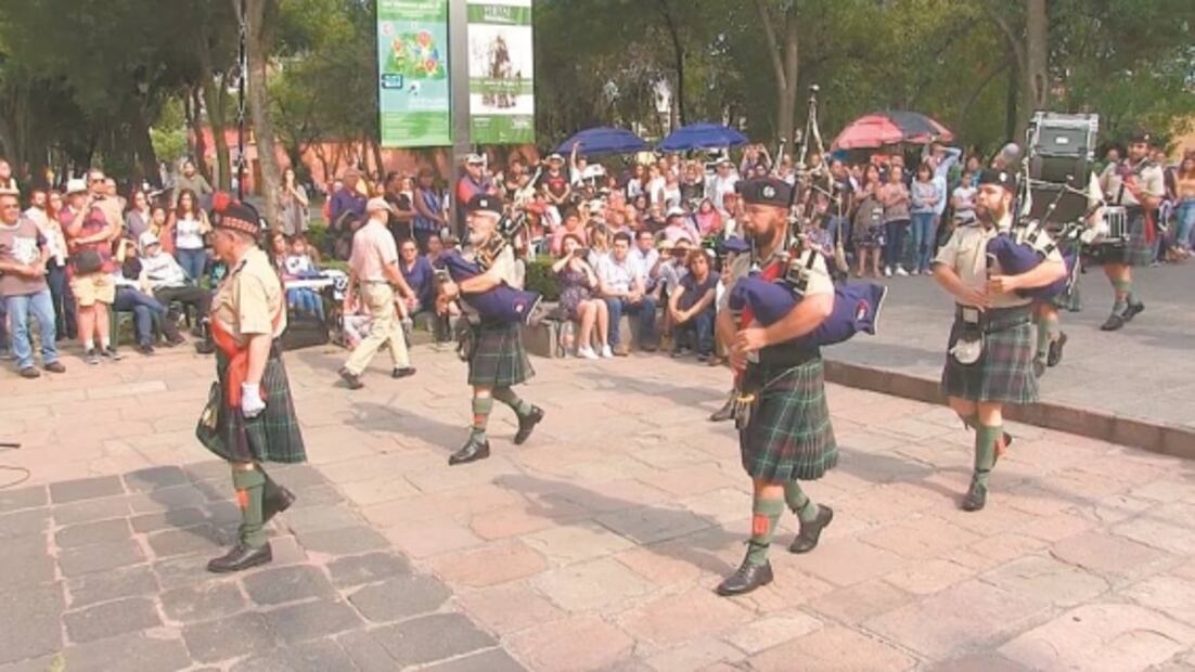 Gaitas suenan al ritmo de "El jarabe tapatío"
