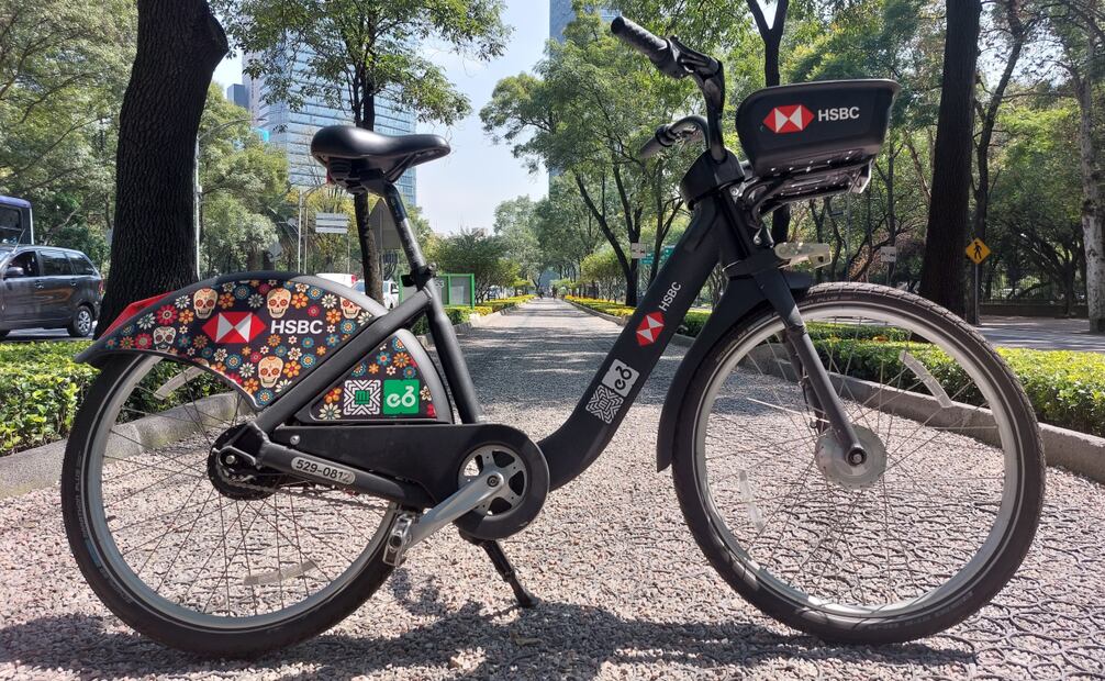 Sistema de Bicicletas Públicas Ecobici informa de salpicaderas con diseño alusivo al día de muertos. Foto: Especial