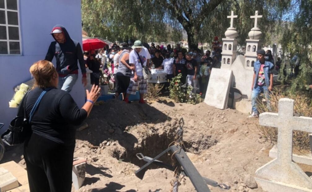 Atena cumpliría 13 años en unos días, hoy le llevan globos a su tumba; fue asesinada el domingo pasado en Ecatepec