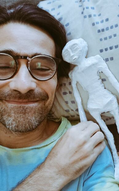 Jordi Cruz enseña su "alien momificado". Foto: Twitter