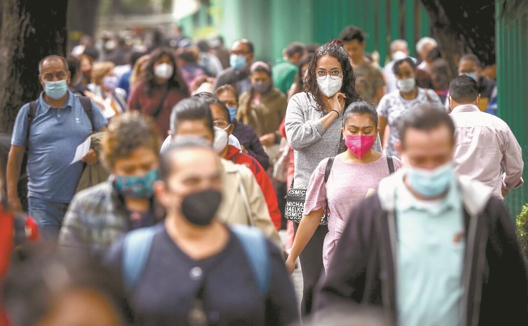 La larga espera fue porque, según servidores, muchos asistieron en una fecha que no les correspondía. Fotos: DIEGO SIMÓN. EL UNIVERSAL