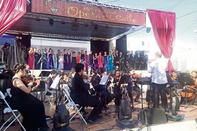 Disfrutan en la frontera con el Festival Ópera en la Calle