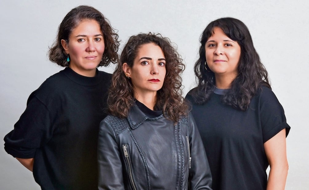 La directora de la serie, Fernanda Valadez, la productora Laura Woldenberg y la realizadora Astrid Rondero. Foto: Netflix