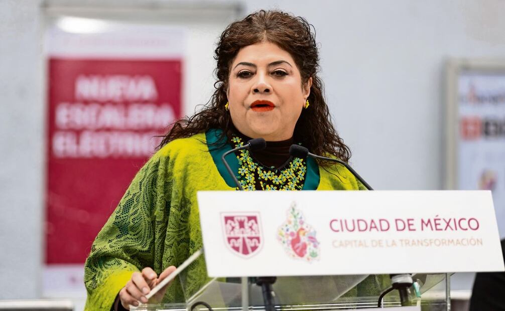 Brugada Molina dijo que la entrega de esta vivienda “es un ejemplo” que se va a retomar en su administración para hacer que en lugares en los que haya expulsión de la población. Foto: Hugo Salvador | El Universal