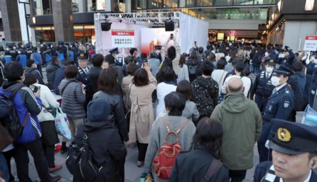 Antorcha olímpica reúne a miles de japoneses pese a crisis por el coronavirus