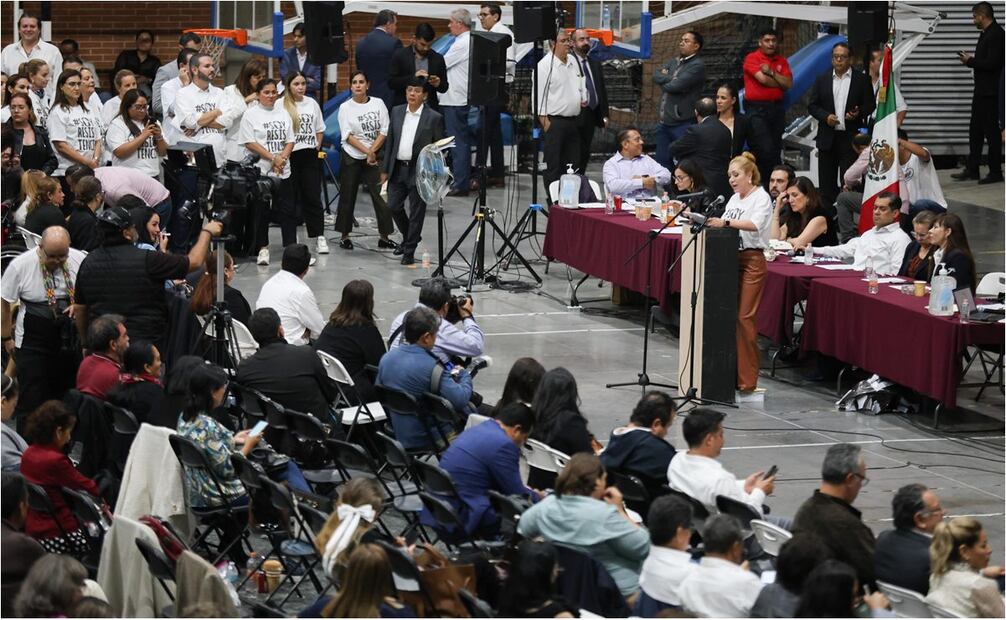 Continúa la discusión Diputados de la reforma judicial en el deportivo Magdalena Mixuhca. Foto: Diego Simón/EL UNIVERSAL
