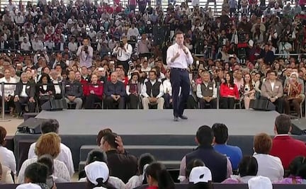 Peña Nieto entrega certificado millón y medio del INEA