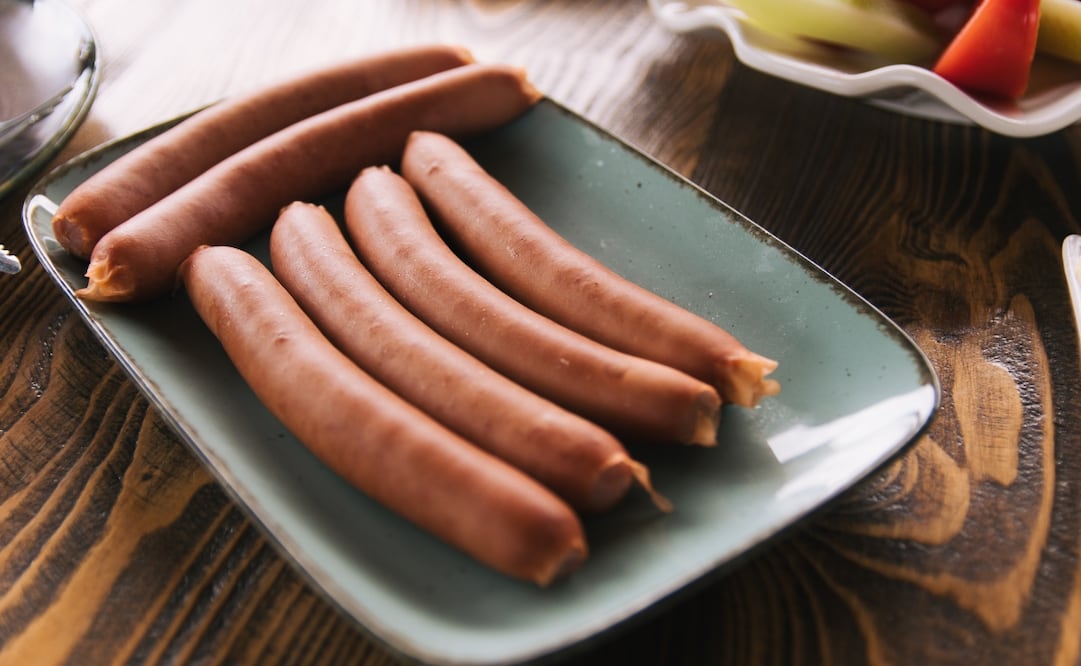 Muchas marcas de salchicha mienten en la composición y la información nutrimental declarada en sus empaques. Imagen: Pexels