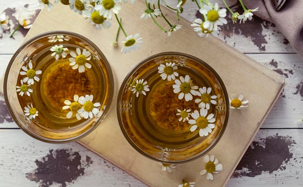 Infusión de manzanilla para desinflamar el estómago. Foto: Freepik