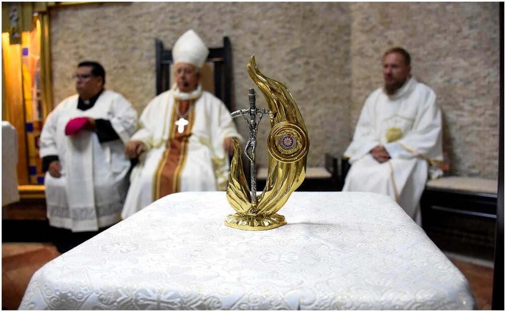 Reliquia de primer grado de San Juan Pablo II con motivo de la violencia que se vive en el país y en Morelos. Foto Tony Rivera / EL UNIVERSAL