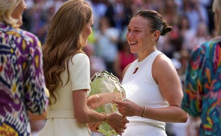 Reaparece Kate Middleton en Wimbledon; la princesa de Gales entrega el trofeo de individuales femeninos